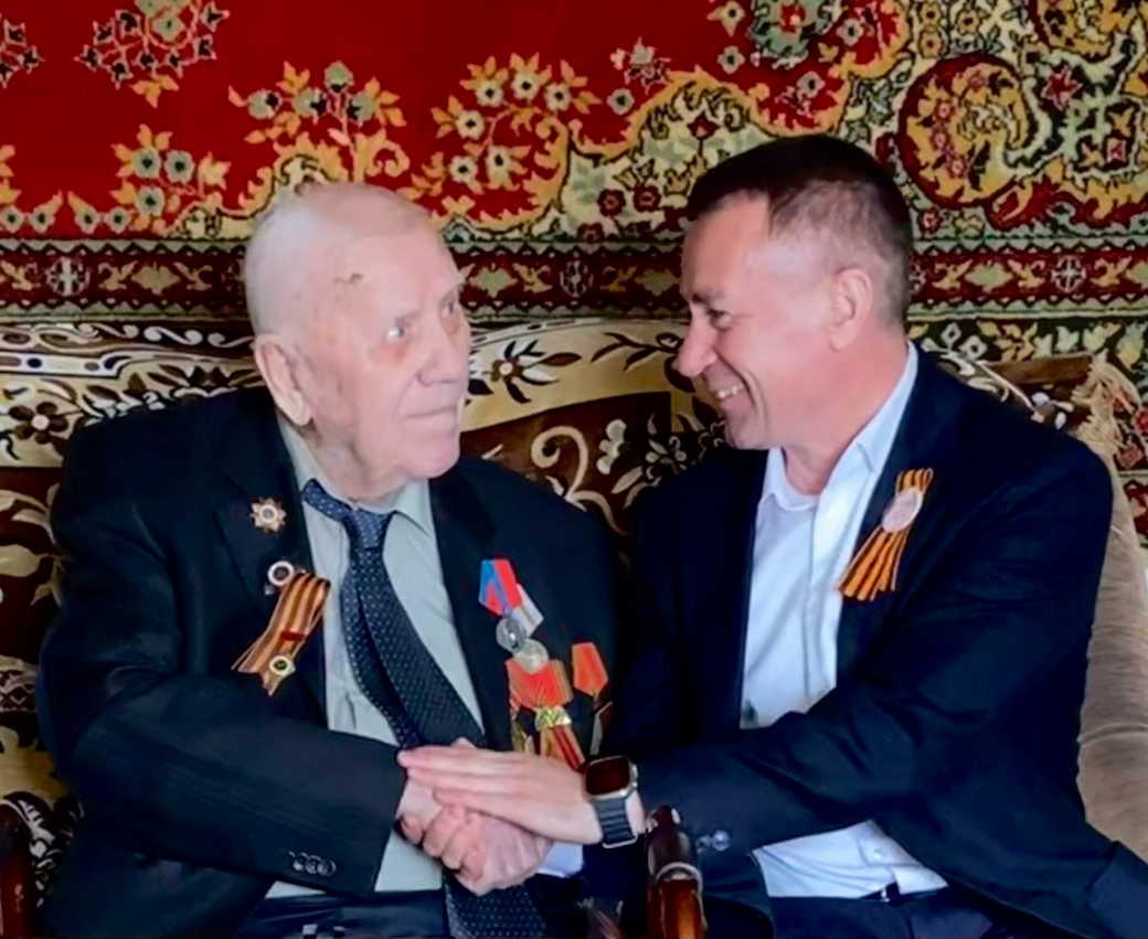 Максим Шкарабейников поздравил с днем рождения ветерана Великой Отечественной войны