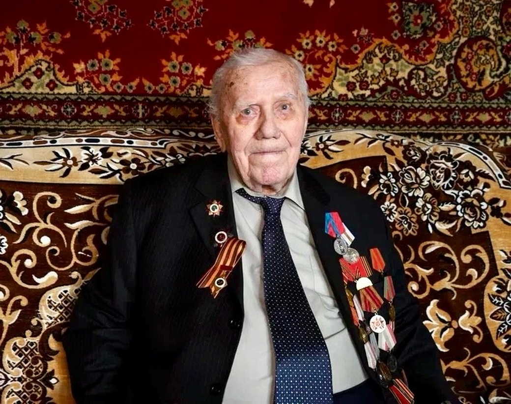 Максим Шкарабейников поздравил с днем рождения ветерана Великой Отечественной войны
