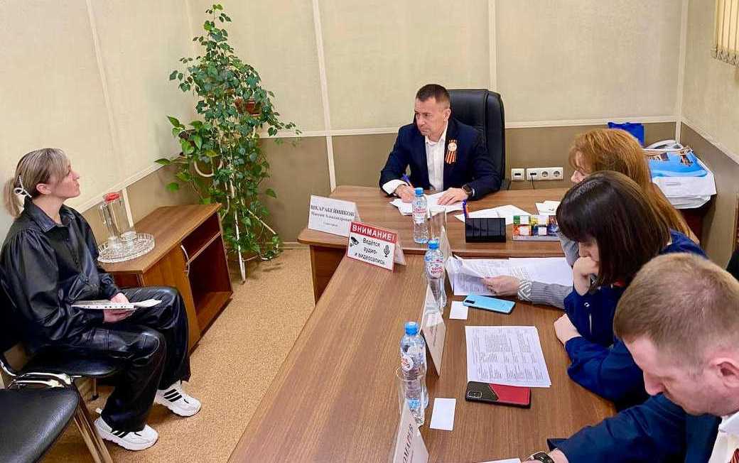 Глава Прокопьевска Максим Шкарабейников провел встречу с прокопчанами по личным вопросам
