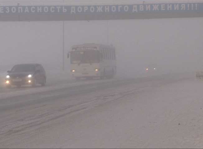 Сильные морозы продолжают создавать сложности для участников дорожного движения