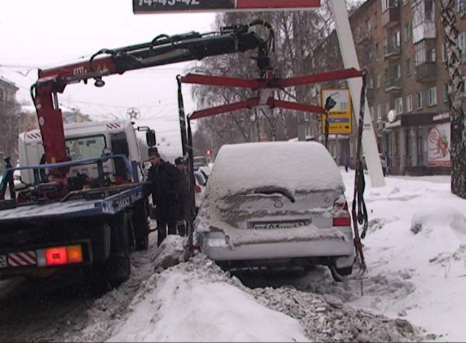 За сутки в Кемерово эвакуировали семь автомобилей, мешавших расчищать снег За сутки в Кемерово эвакуировали семь автомобилей, мешавших расчищать снег