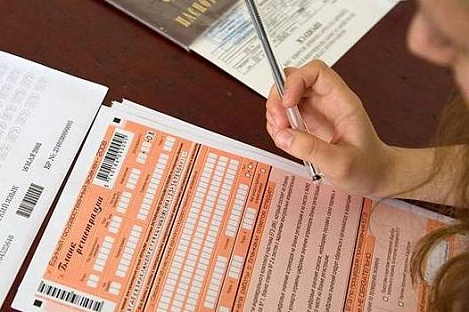 Выпускники школ сдают ЕГЭ по иностранным языкам и химии