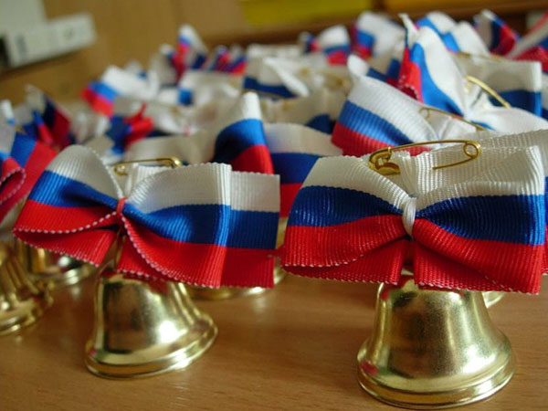 В Кузбассе продолжается выдача материальной помощи выпускникам школ 2013-2014 года 