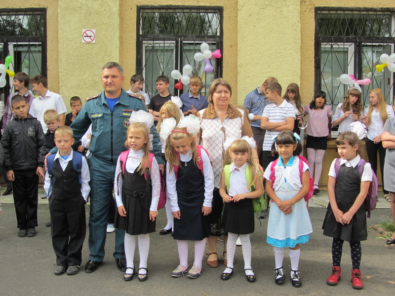 Спасатели помогли собраться в школу
