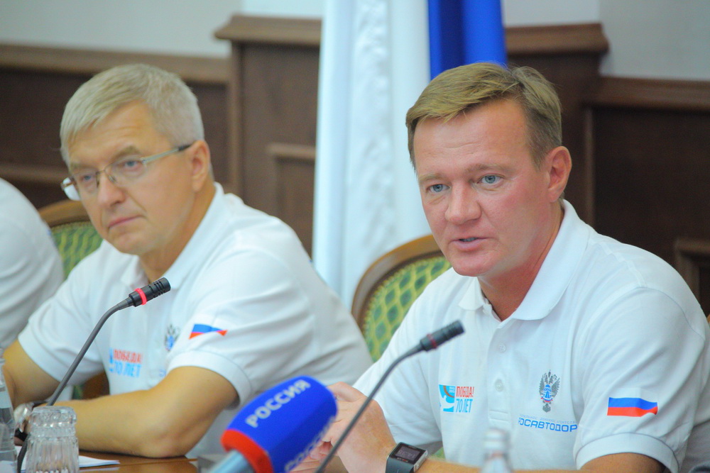 Аман Тулеев провел рабочую встречу с руководителем Федерального дорожного агентства РФ Романом Старовойтом