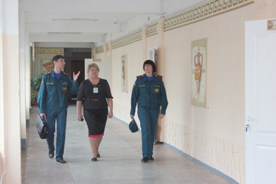 Проверки школ продолжаются