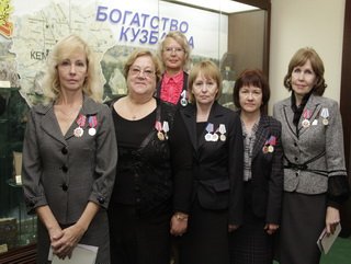 Аман Тулеев наградил лучших финансистов Кузбасса