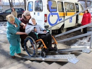 Медицинские учреждения Мысков становятся доступнее для людей с ограниченными возможностями здоровья 