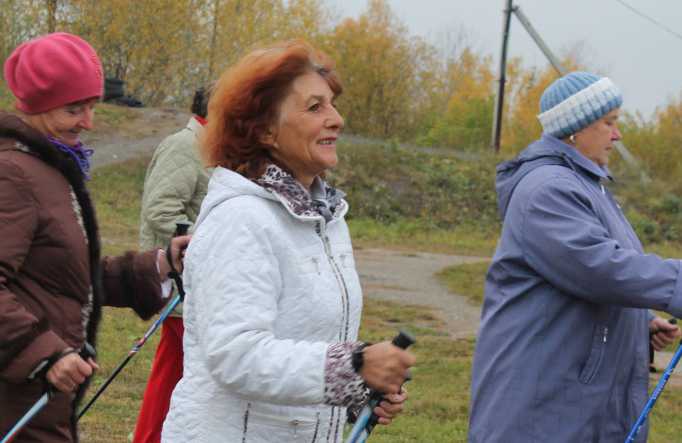 Березовчане прогулялись со скандинавками по лыжной базе и угостились скандинавскими блюдами