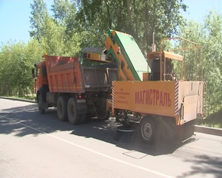 Новая подметально-уборочная машина вышла на улицы Прокопьевска