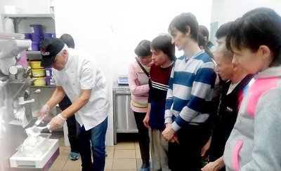 Кемеровчане побывали на производстве мороженого в Новосибирске