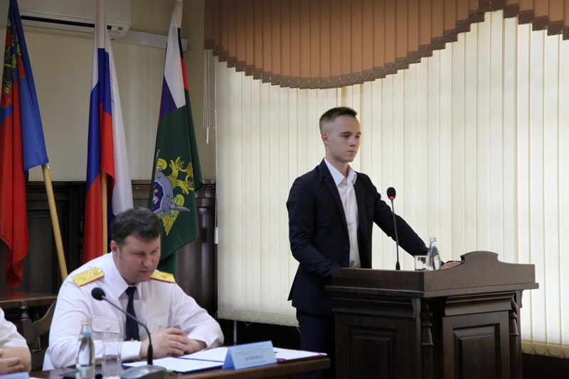 В следственном управлении Следственного комитета Российской Федерации по Кемеровской области проводили студентов на обучение в Санкт-Петербург и Москву