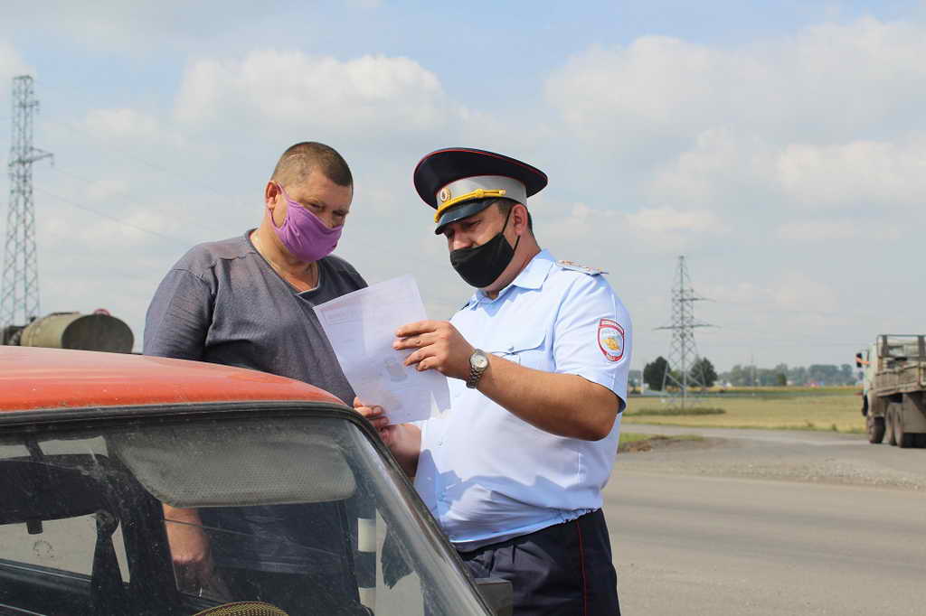 В Беловском районе инспекторы ГИБДД напомнили автомобилистам об использовании средств пассивной безопасности В Беловском районе инспекторы ГИБДД напомнили автомобилистам об использовании средств пассивной безопасности