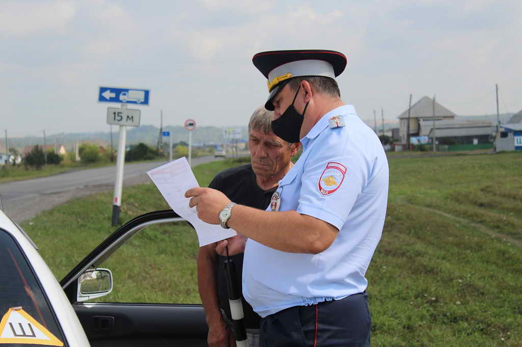 В Беловском районе инспекторы ГИБДД напомнили автомобилистам об использовании средств пассивной безопасности В Беловском районе инспекторы ГИБДД напомнили автомобилистам об использовании средств пассивной безопасности
