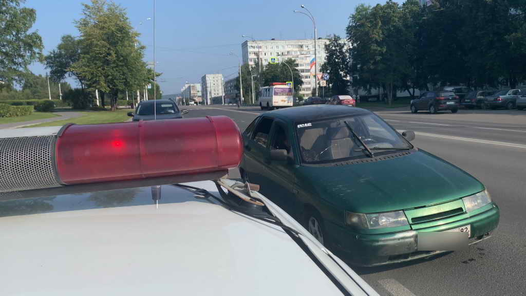 В Кемерове сотрудники Госавтоинспекции задержали нетрезвого мужчину, который угнал автомобиль В Кемерове сотрудники Госавтоинспекции задержали нетрезвого мужчину, который угнал автомобиль