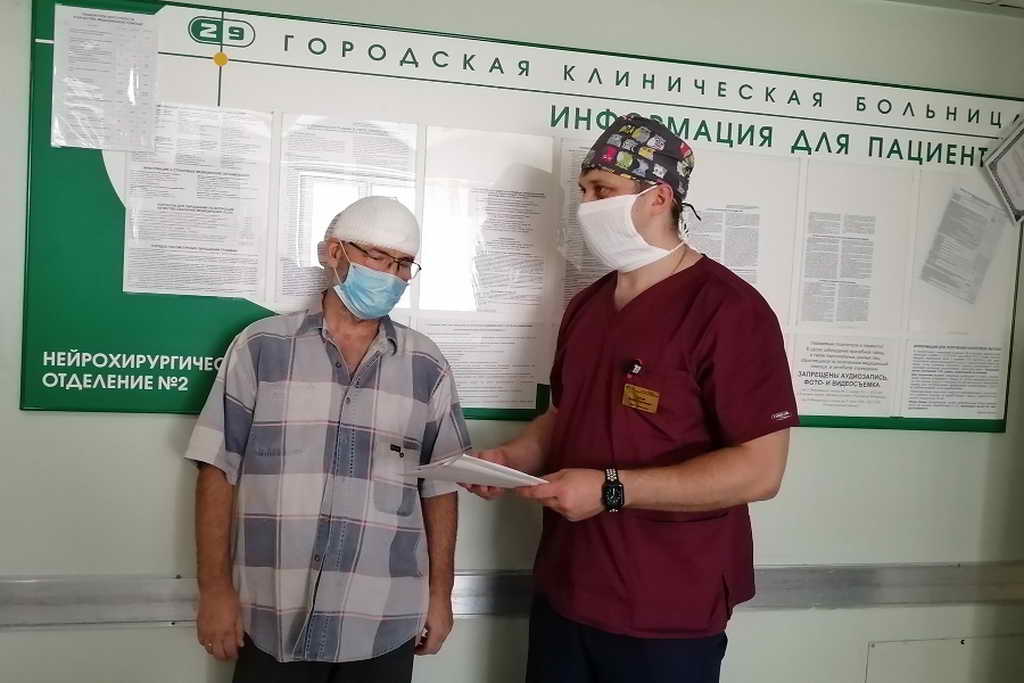 Новокузнецкие врачи-нейрохирурги спасли пациента с объемными метастазами в головном мозге