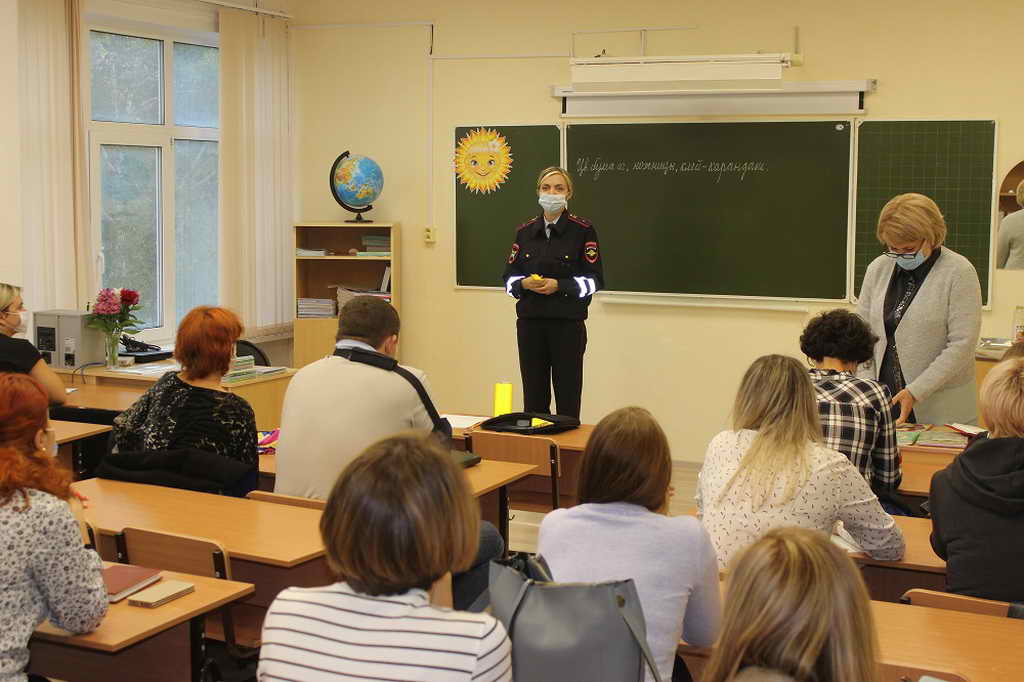 В Юрге инспекторы ГИБДД приняли участие в родительском собрании