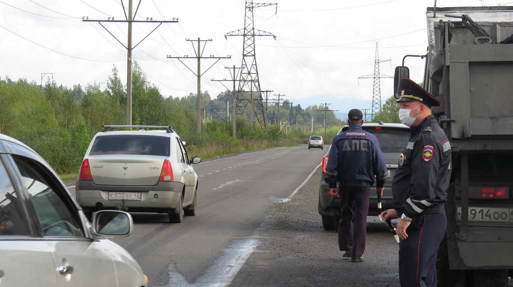 В Междуреченске инспекторы ГИБДД в ходе рейда выявили около 100 нарушений ПДД