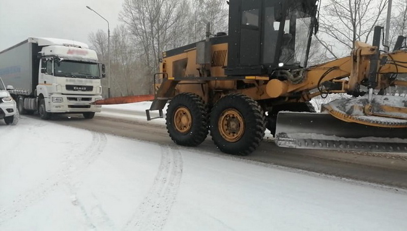 В Кузбассе сотрудники ГИБДД помогли автомобилистам