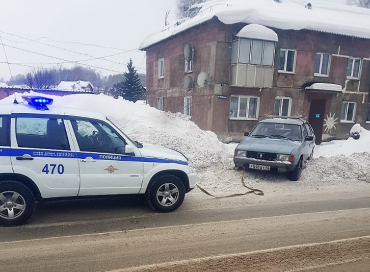 В Новокузнецком районе полицейские оказали помощь водителям 