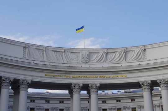 Около 20 стран за сутки призвали своих граждан покинуть Украину Около 20 стран за сутки призвали своих граждан покинуть Украину