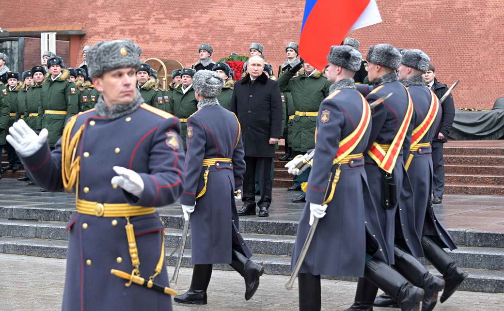Возложение венка к Могиле Неизвестного Солдата