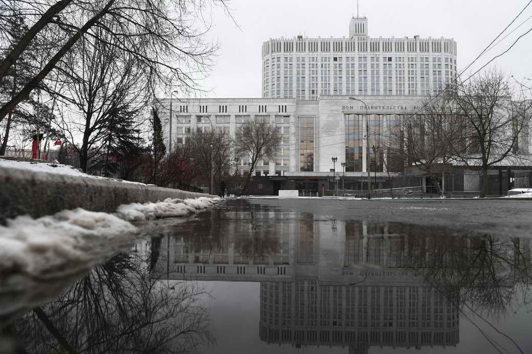 Кабмин внес в Думу пакет проектов о мерах поддержки граждан и бизнеса в условиях санкций