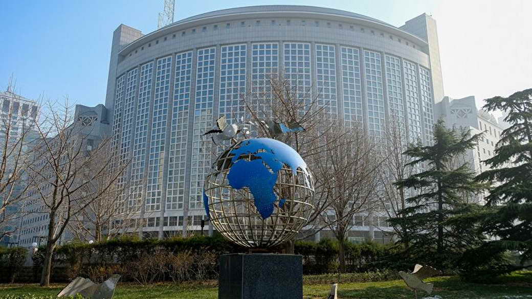 МИД Китая высмеял призывы США принять чью-либо сторону