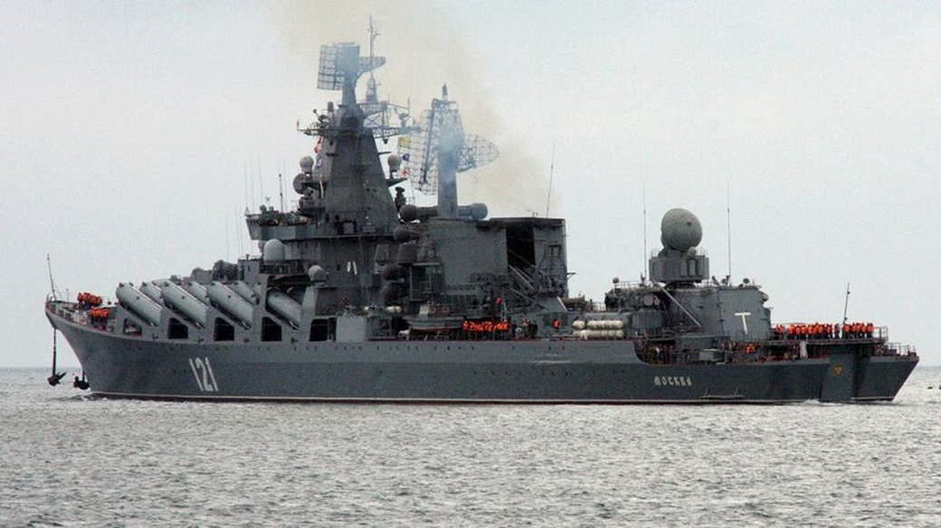 Крейсер «Москва» затонул при буксировке во время шторма