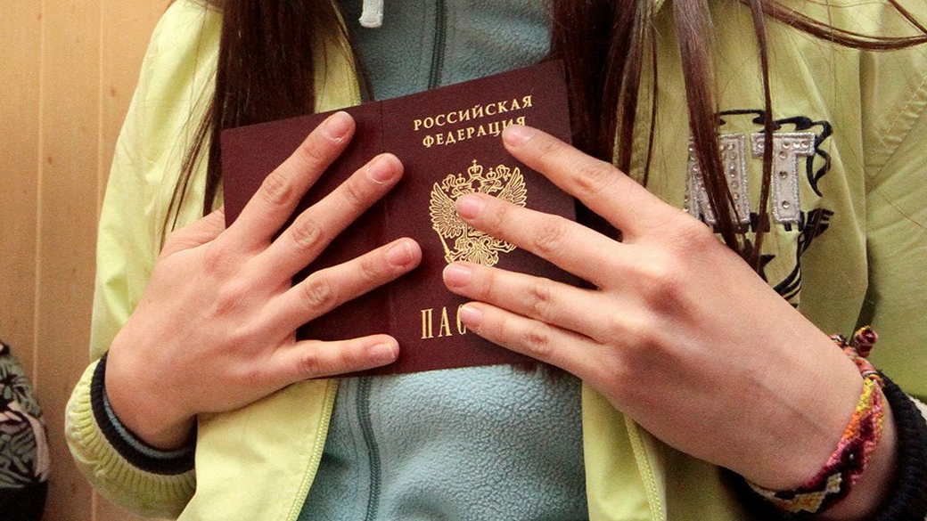 На Украине задумали ввести уголовную ответственность за паспорт России