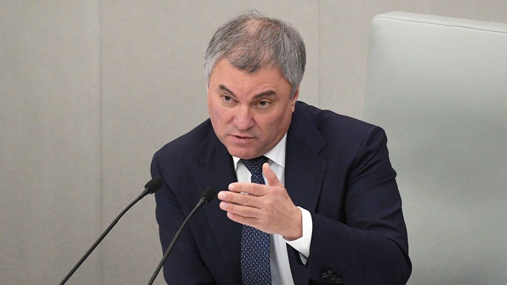 Володин объяснил, почему доллар начал терять свои позиции