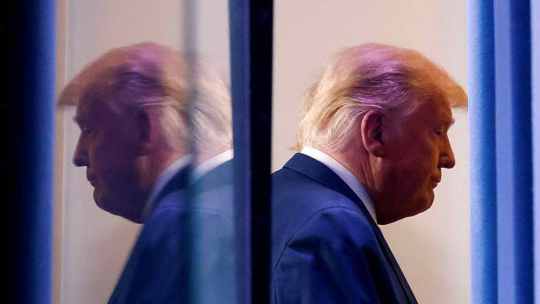 Guardian узнала об ордере Трампу из-за папки «секретный брифинг» Guardian узнала об ордере Трампу из-за папки «секретный брифинг»
