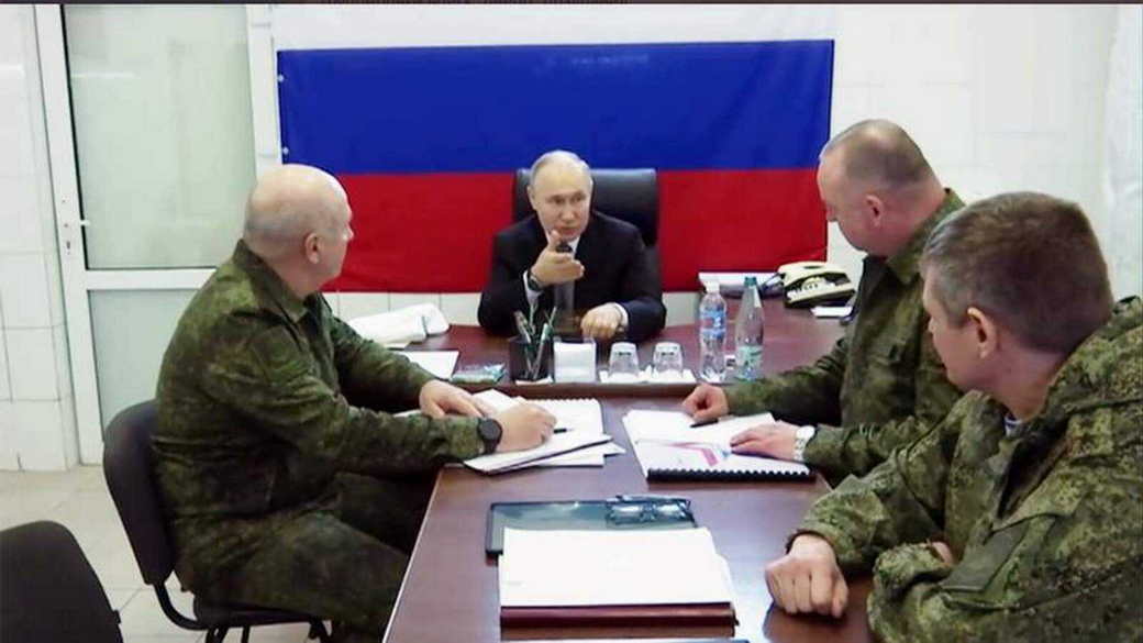 Путин посетил штаб группировки войск «Днепр» в Херсонской области