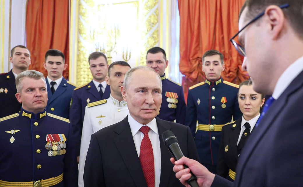 Владимир Путин: Ответ на вопрос журналиста о ситуации на фронте Владимир Путин: Ответ на вопрос журналиста о ситуации на фронте