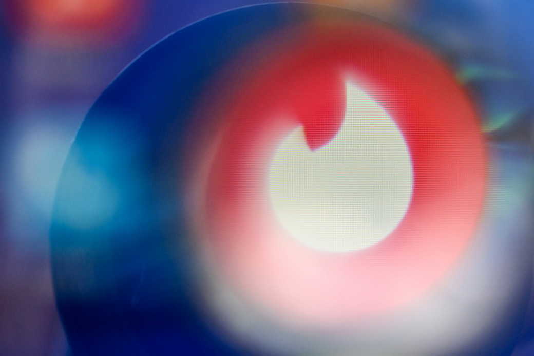 Tinder перестал работать в России
