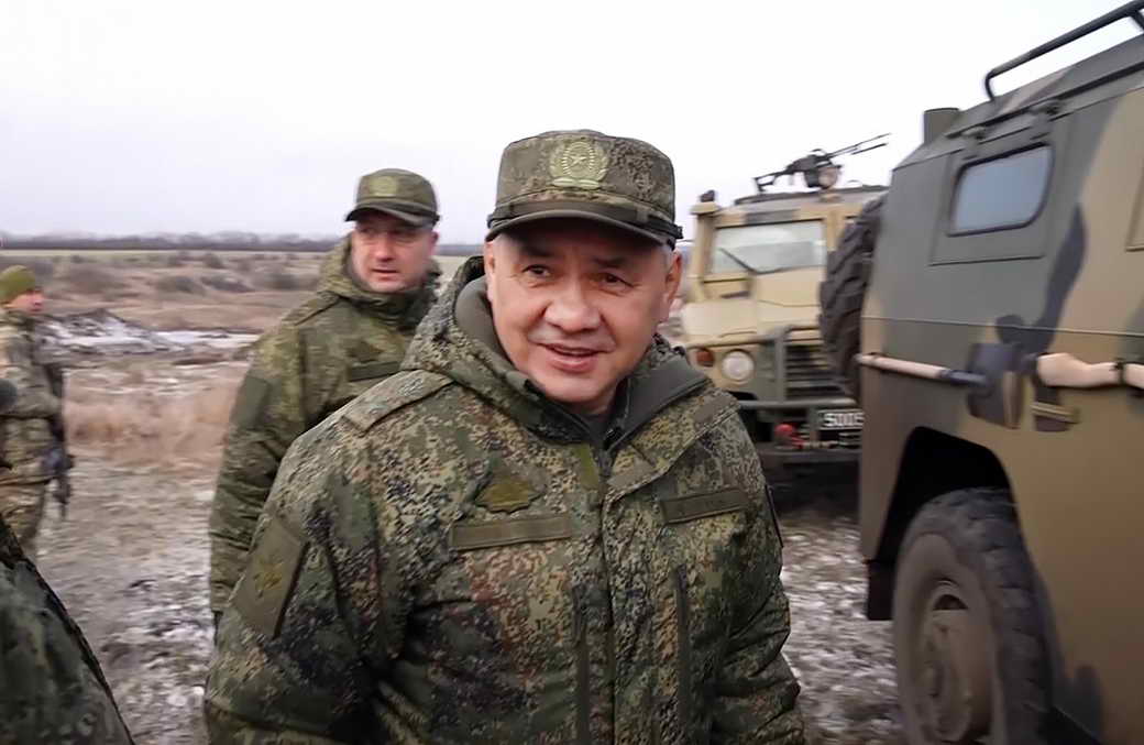 Шойгу проинспектировал передовой пункт управления группировки «Центр» в зоне СВО