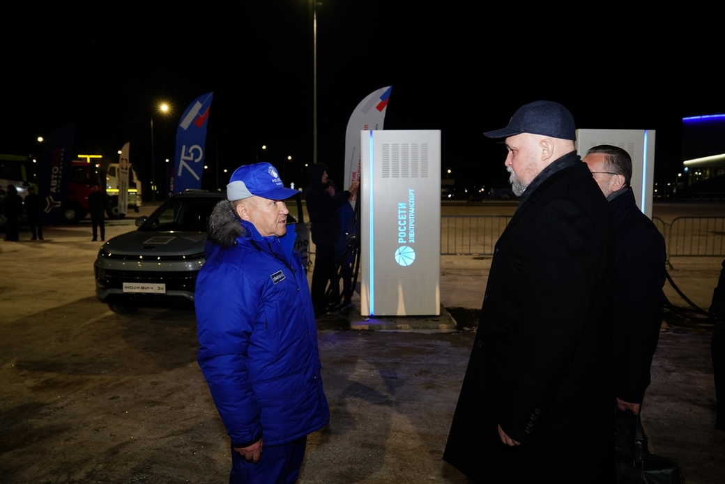 Сергей Цивилев протестировал электромобиль «Москвич» на дорогах КуZбасса