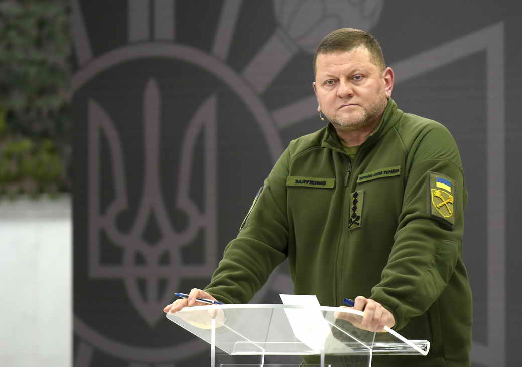 FT узнала об обещании Зеленского отстранить Залужного