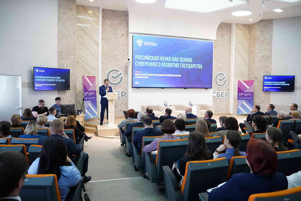 Сергей Цивилев и Валерий Фальков открыли первый корпоративный университет КуZбасса Сергей Цивилев и Валерий Фальков открыли первый корпоративный университет КуZбасса
