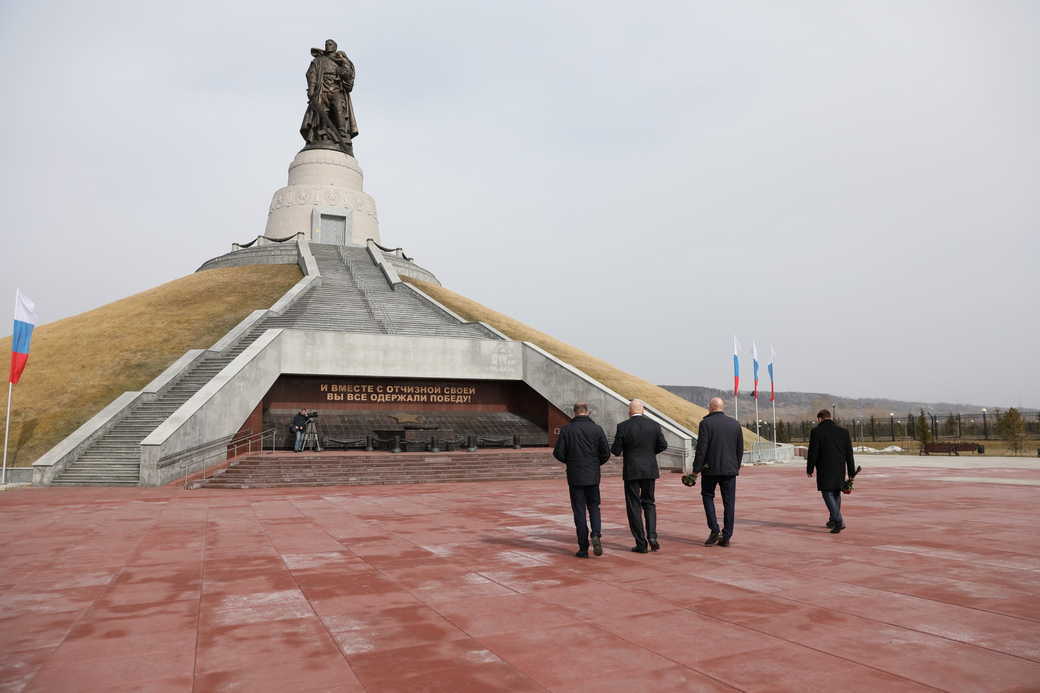 Дмитрий Чернышенко провел рабочую встречу с Сергеем Цивилевым Дмитрий Чернышенко провел рабочую встречу с Сергеем Цивилевым