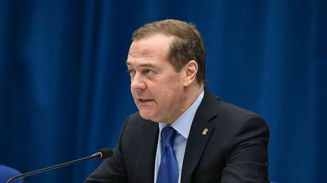 Медведев предложил ужесточить закон об иноагентах