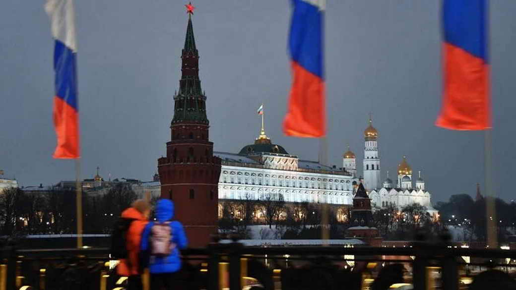 Bloomberg: неопределенность на Западе в отношении Украины играет на руку России