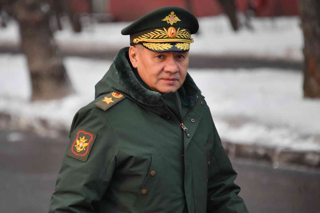 Шойгу посетил выпускающий танки омский завод
