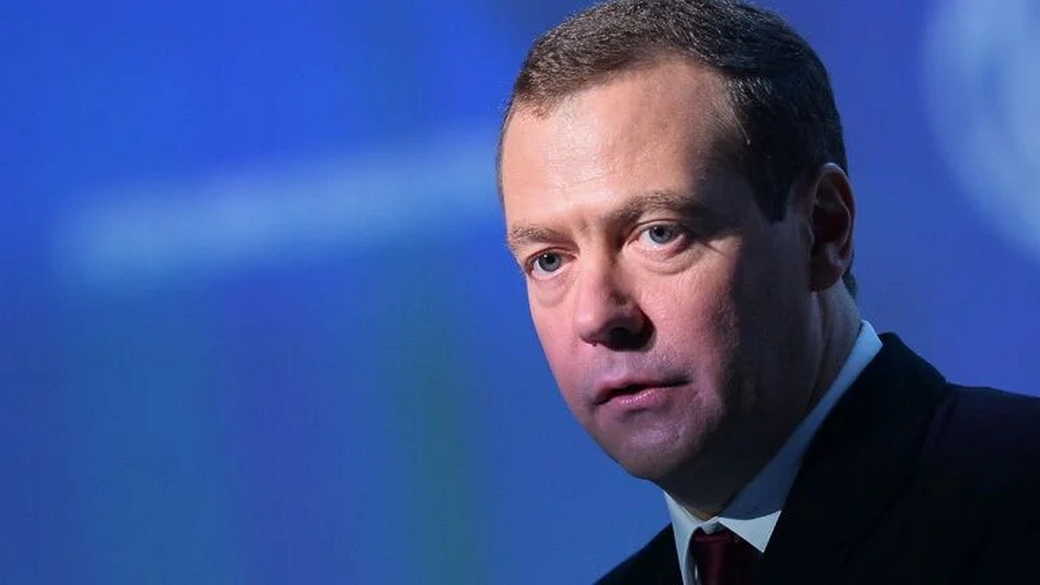 Медведев прокомментировал сообщения о подготовке покушения на Зеленского