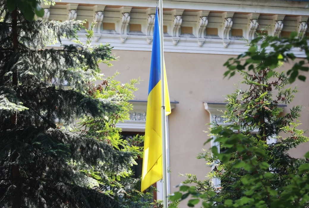 СМИ: консульства Украины будут оформлять мужчинам только документы для возврата