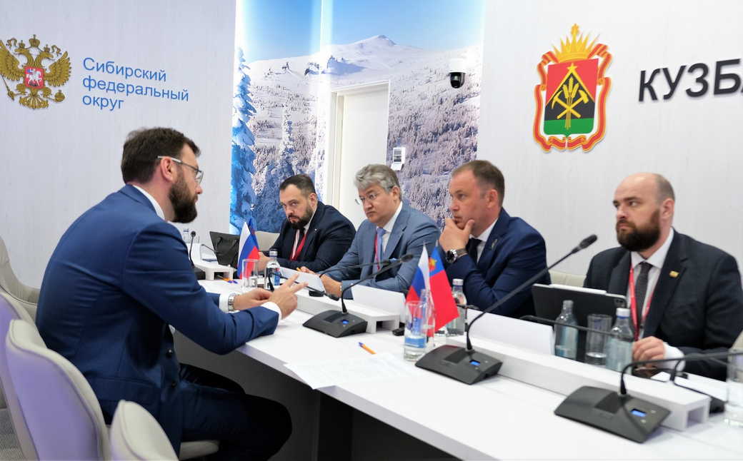 На полях ПМЭФ Илья Середюк заключил соглашения, направленные на развитие сельского хозяйства в Кузбассе На полях ПМЭФ Илья Середюк заключил соглашения, направленные на развитие сельского хозяйства в Кузбассе