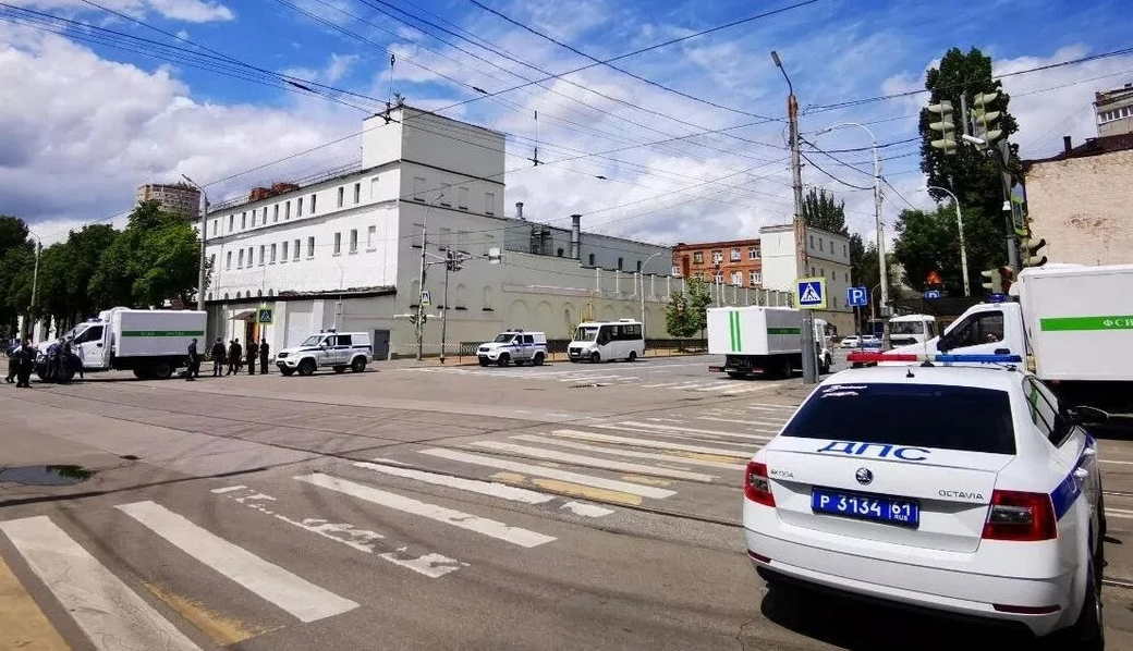 Адвокат захватчика заложников в СИЗО Ростова подтвердил, что он выжил
