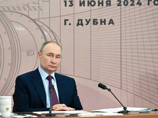 Путин описал эпизодом из «Старика Хоттабыча» идею принудительного обучения точным наукам Путин описал эпизодом из «Старика Хоттабыча» идею принудительного обучения точным наукам