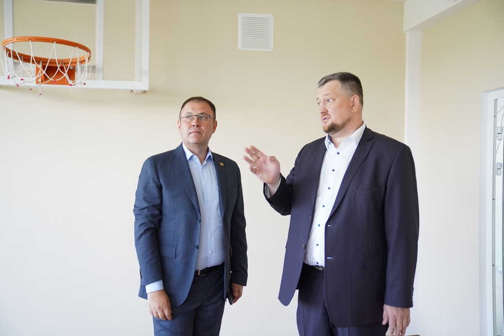 Илья Середюк: ремонт школы №2 в Топках будет завершен ко Дню знаний Илья Середюк: ремонт школы №2 в Топках будет завершен ко Дню знаний