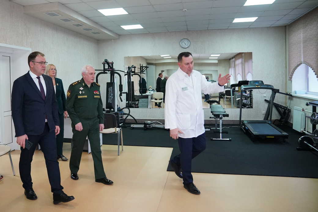 Заместитель Министра обороны РФ Виктор Горемыкин и губернатор Кузбасса Илья Середюк навестили бойцов СВО, проходящих лечение и реабилитацию Заместитель Министра обороны РФ Виктор Горемыкин и губернатор Кузбасса Илья Середюк навестили бойцов СВО, проходящих лечение и реабилитацию